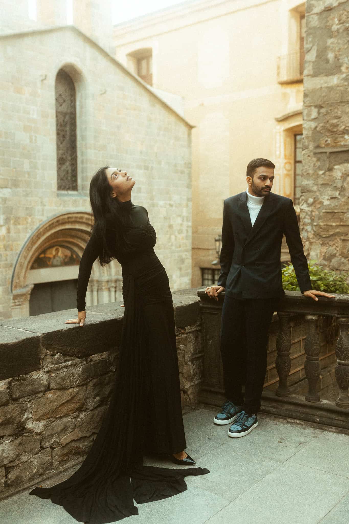 Elegant couples photoshoot in Gothic Quarter, Barcelona