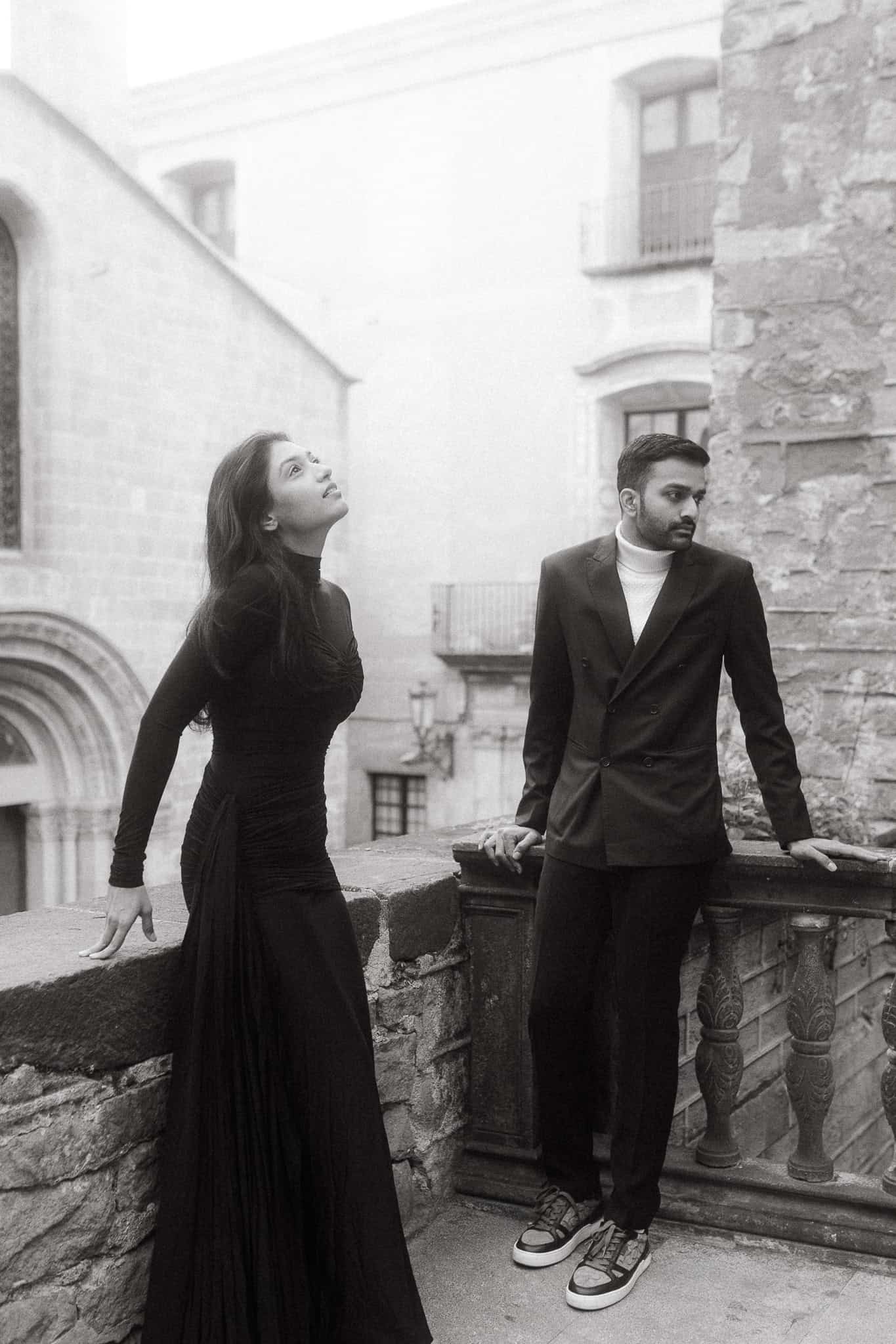 Elegant couples photoshoot in Gothic Quarter, Barcelona