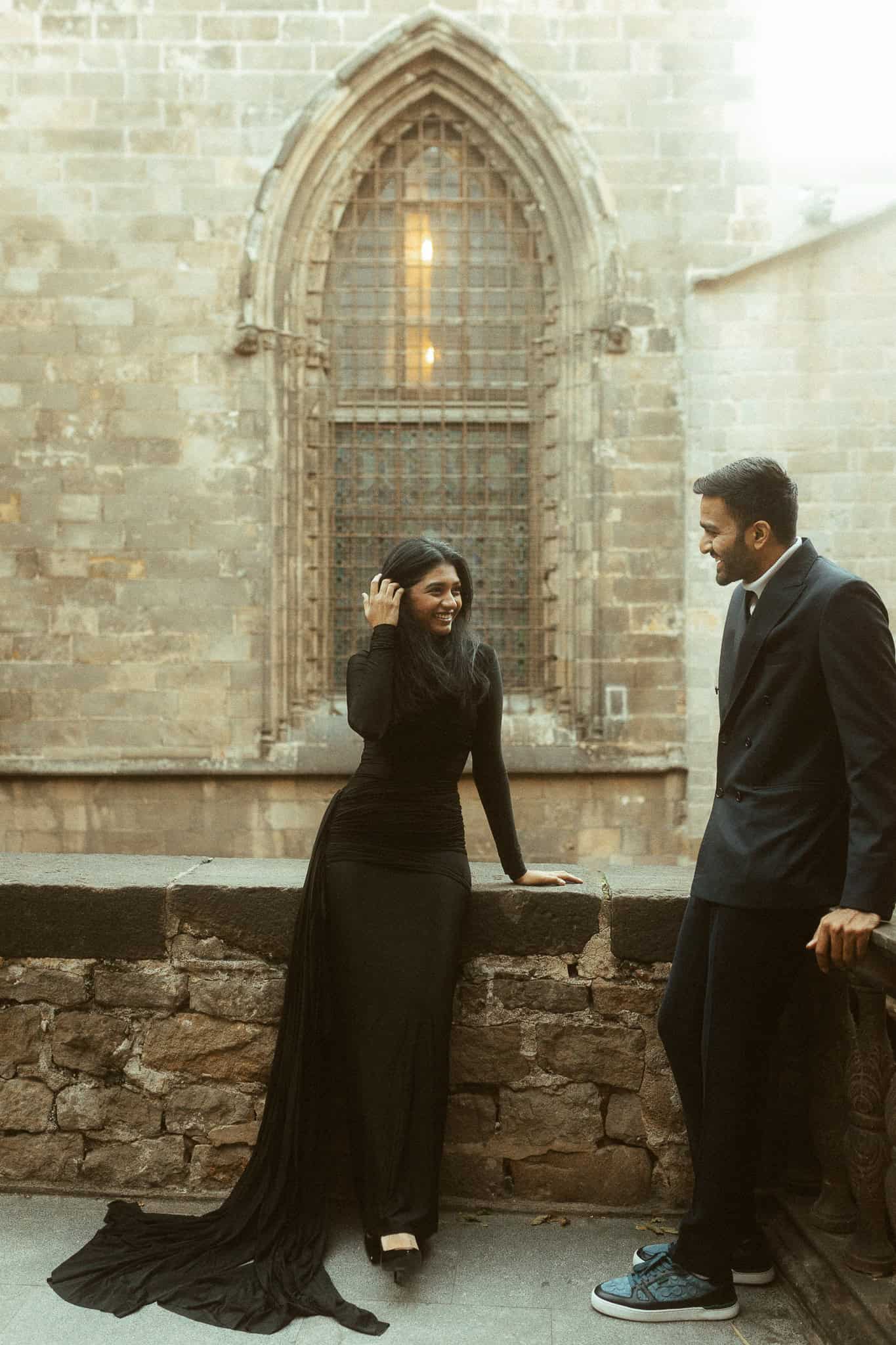 Elegant couples photoshoot in Gothic Quarter, Barcelona