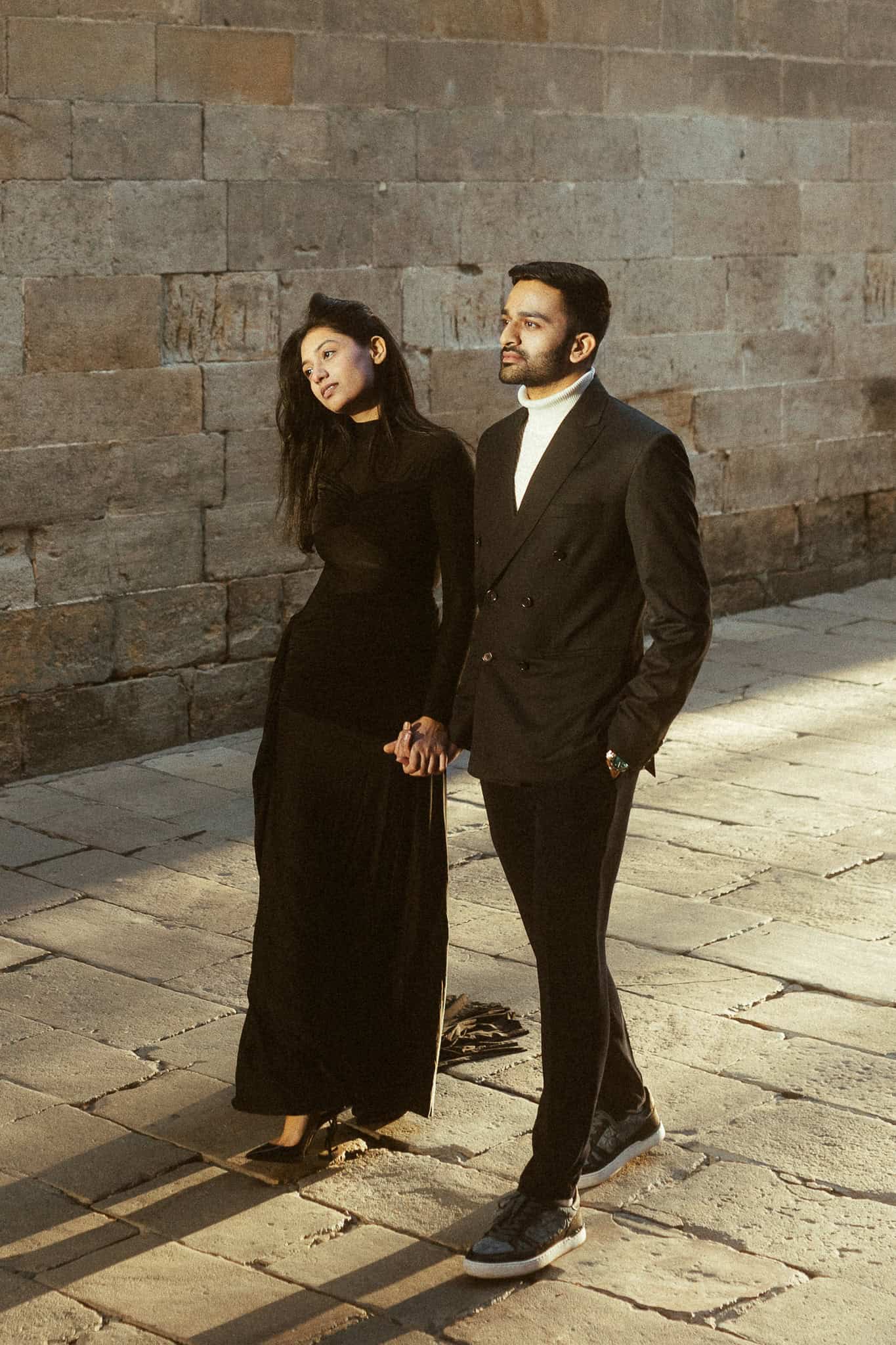 Elegant couples photoshoot in Gothic Quarter, Barcelona