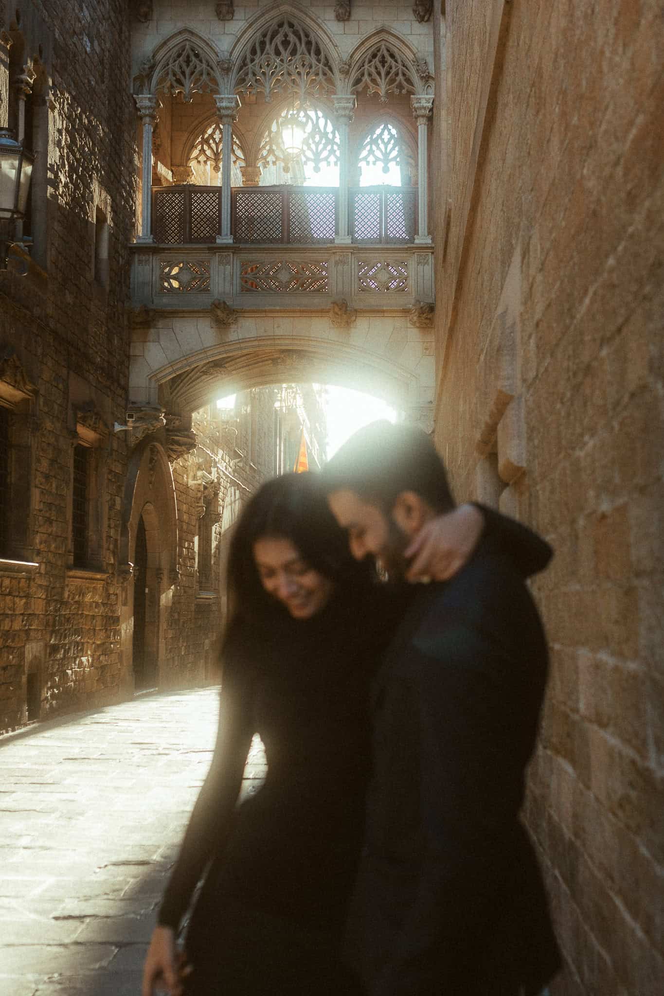 Elegant couples photoshoot in Gothic Quarter, Barcelona