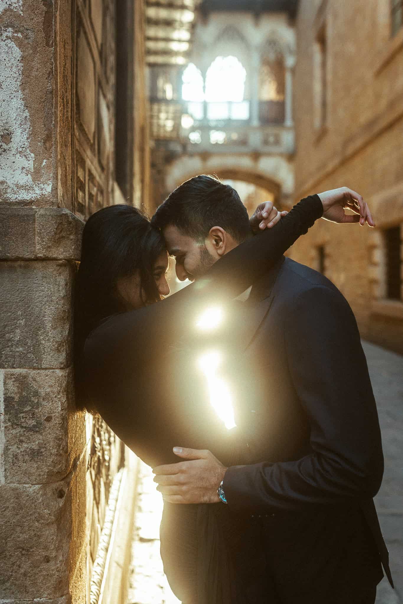 Elegant couples photoshoot in Gothic Quarter, Barcelona
