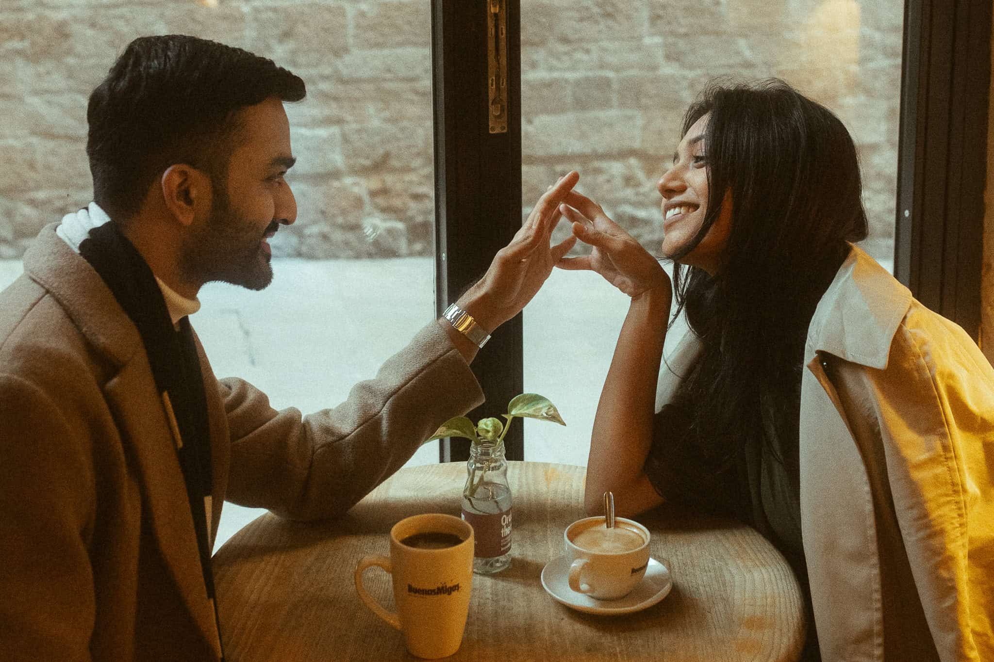 Elegant couples photoshoot in Gothic Quarter, Barcelona