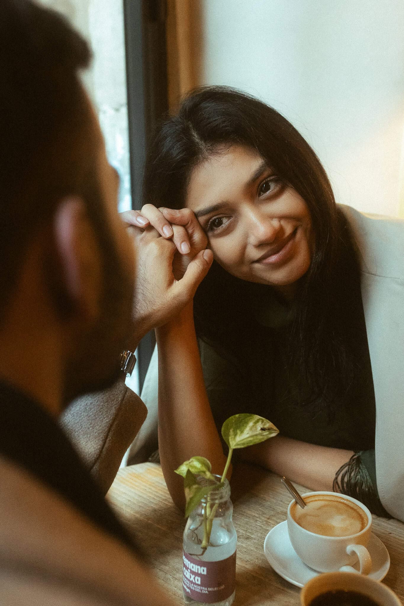 Elegant couples photoshoot in Gothic Quarter, Barcelona