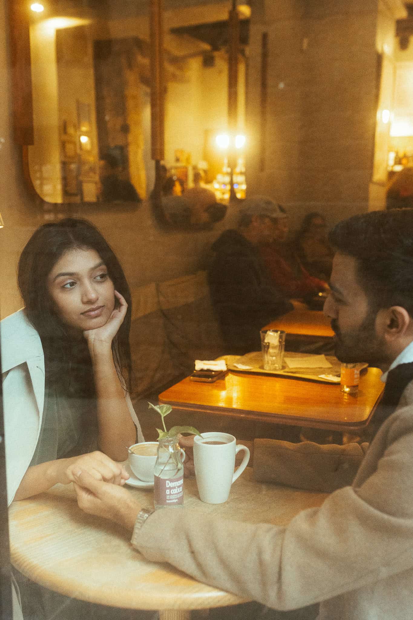 Elegant couples photoshoot in Gothic Quarter, Barcelona