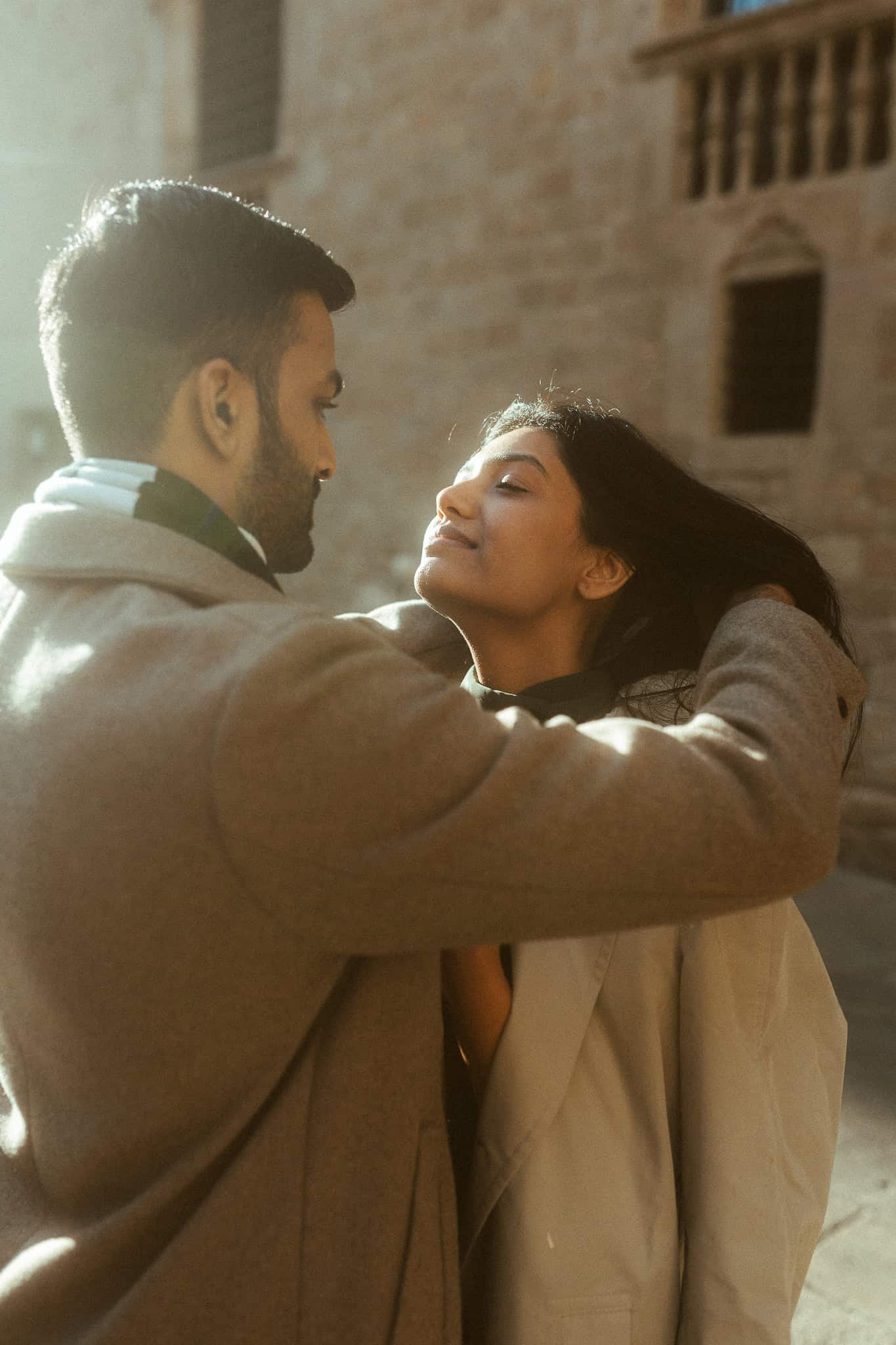Elegant couples photoshoot in Gothic Quarter, Barcelona