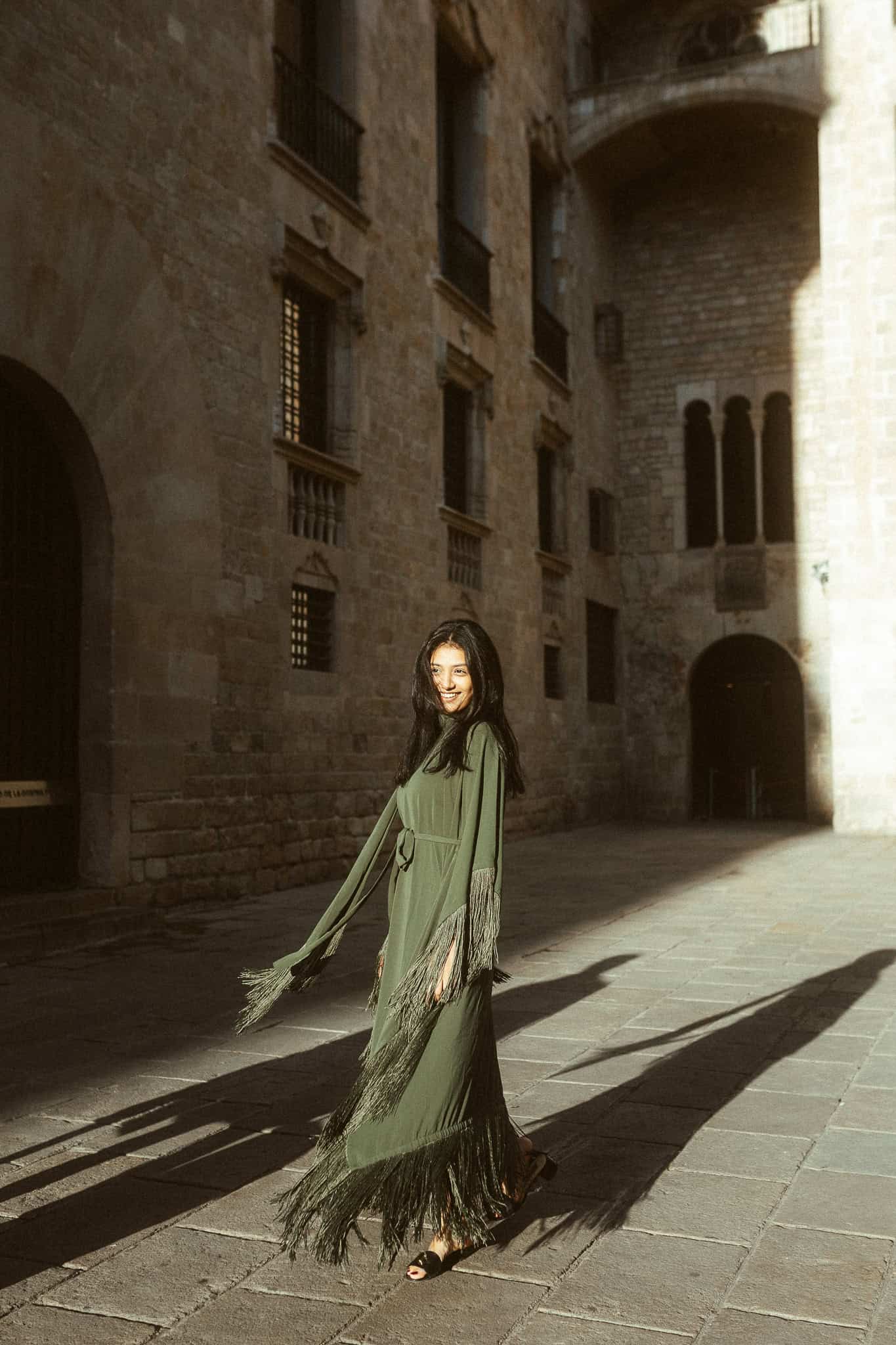 Elegant couples photoshoot in Gothic Quarter, Barcelona